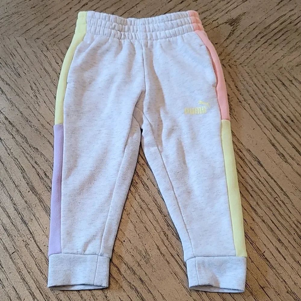 2T puma sweatpants 🤍💖